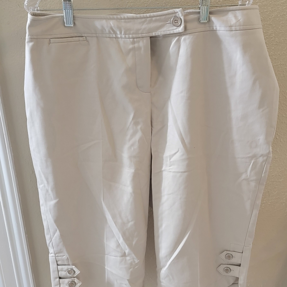 Rafaella Cropped Cream Shorts, 16